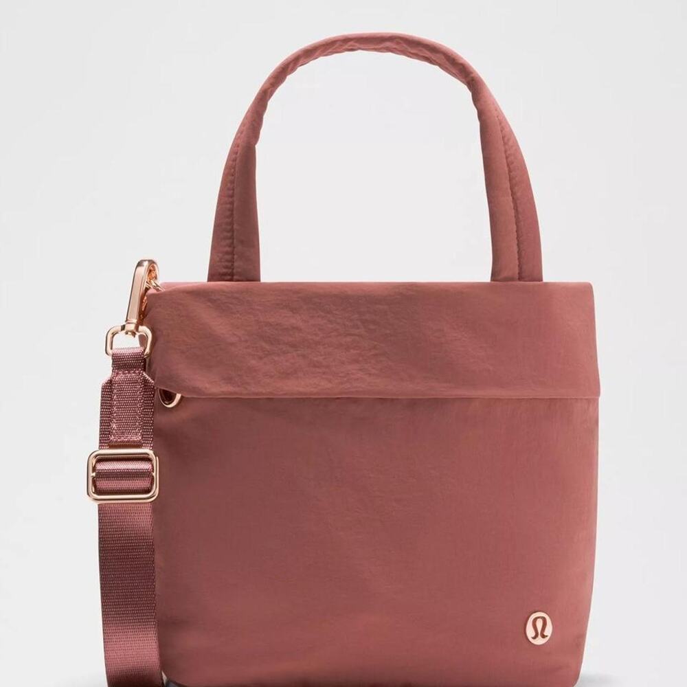 Lululemon on my level tote